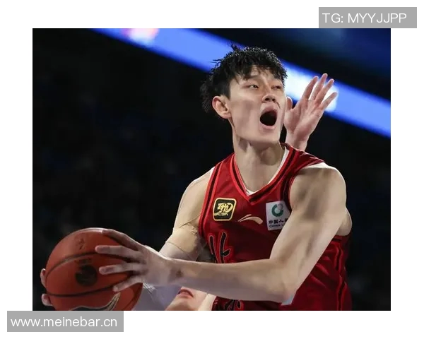 曾凡博亮相澳门布鲁克林篮网全队正式抵达开启新征程