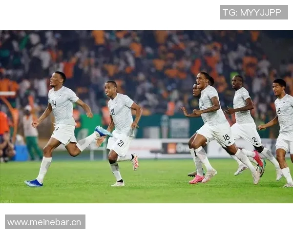 佛得角球员与球迷互动迎战关键战役冲击世界杯梦想 佛得角球员与球迷互动迎战关键战役冲击世界杯梦想