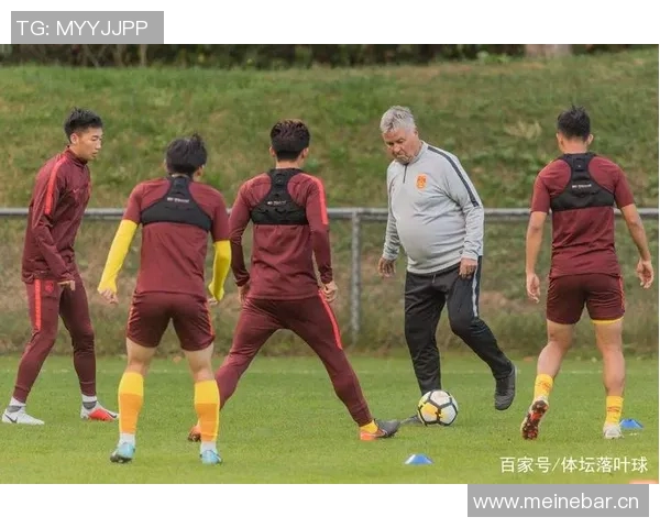 希丁克谈足球比赛应有的竞技精神与比分公平性强调避免极端差距的必要性 希丁克谈足球比赛应有的竞技精神与比分公平性强调避免极端差距的必要性