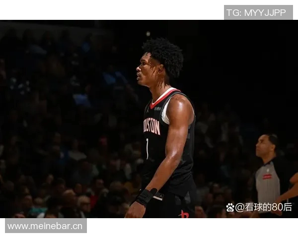 小卡上半场表现抢眼两分全中三分稍显失准罚球稳健贡献17分