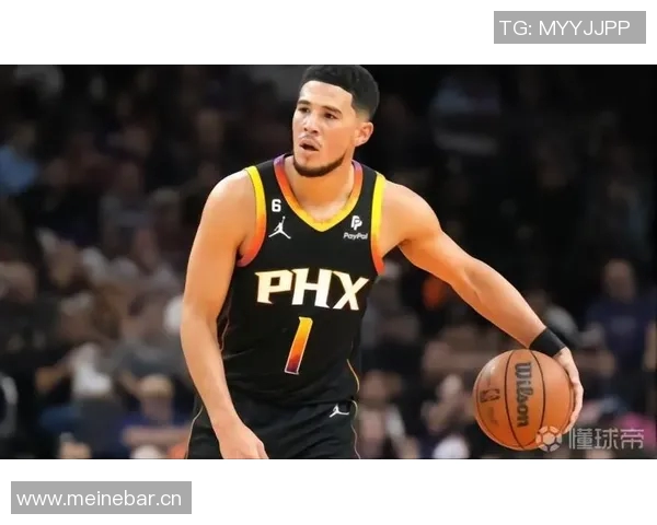 布克第三节发力砍下12分助队逆转全场贡献18分5助攻5抢断表现抢眼