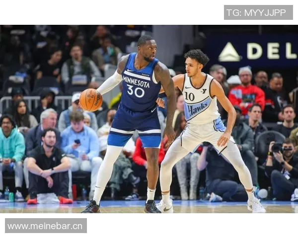 兰德尔上半场表现稳定11投6中贡献14分4篮板1助攻1抢断