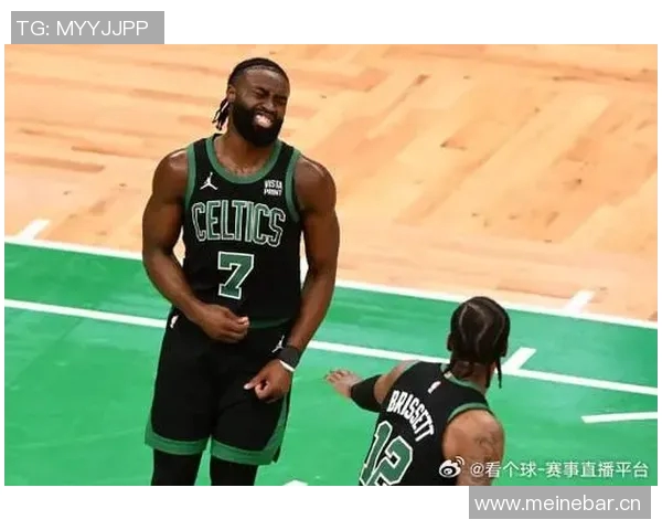 杰伦布朗昨日狂砍40分今日客场对阵鹈鹕出战存疑引发关注