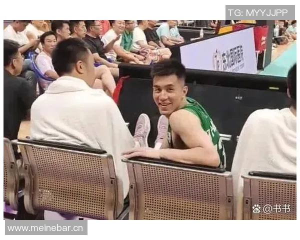 郭艾伦重返训练场广州龙狮迎来熟悉的帅气身影引发球迷热议 郭艾伦重返训练场广州龙狮迎来熟悉的帅气身影引发球迷热议