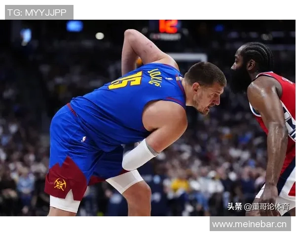 曼奇尼比赛中再施奇招挑衅对手摸臀飞吻引发对方一笑置之 曼奇尼比赛中再施奇招挑衅对手摸臀飞吻引发对方一笑置之