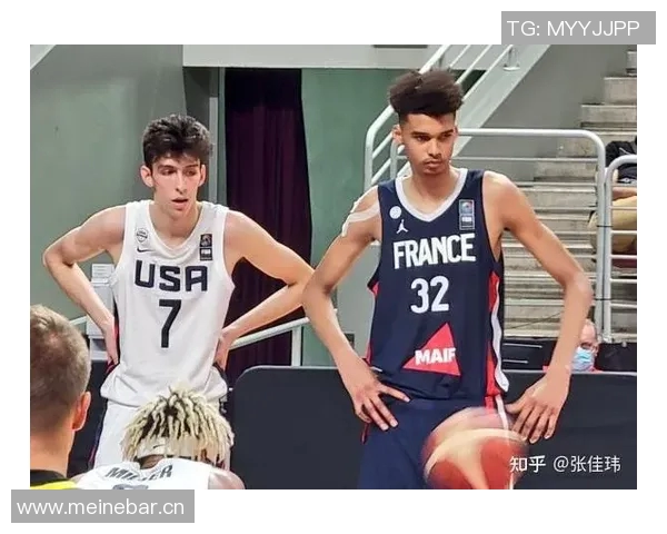 张佳玮解析马刺战术文班拿防守篮板后迅速推进全队快攻策略 张佳玮解析马刺战术文班拿防守篮板后迅速推进全队快攻策略