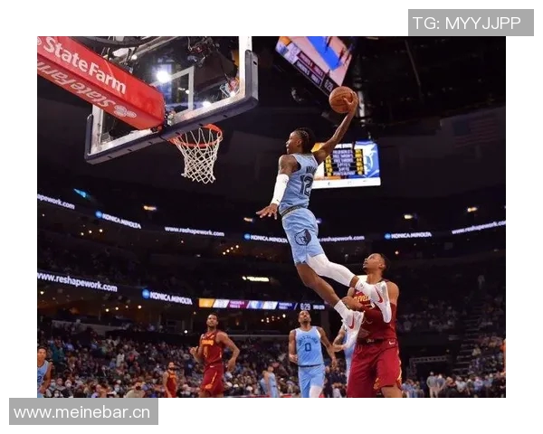 亨特分析莫布里与亚当斯的进攻风格差异及其对球队的影响