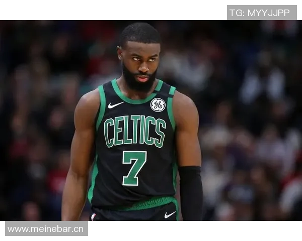 杰伦布朗半场表现平平7投3中三分命中率高但仅得8分助力球队需更努力 杰伦布朗半场表现平平7投3中三分命中率高但仅得8分助力球队需更努力