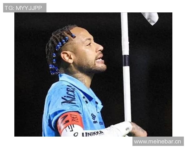 内马尔在桑托斯生涯打入150球庆祝仪式上获赠特别纪念品